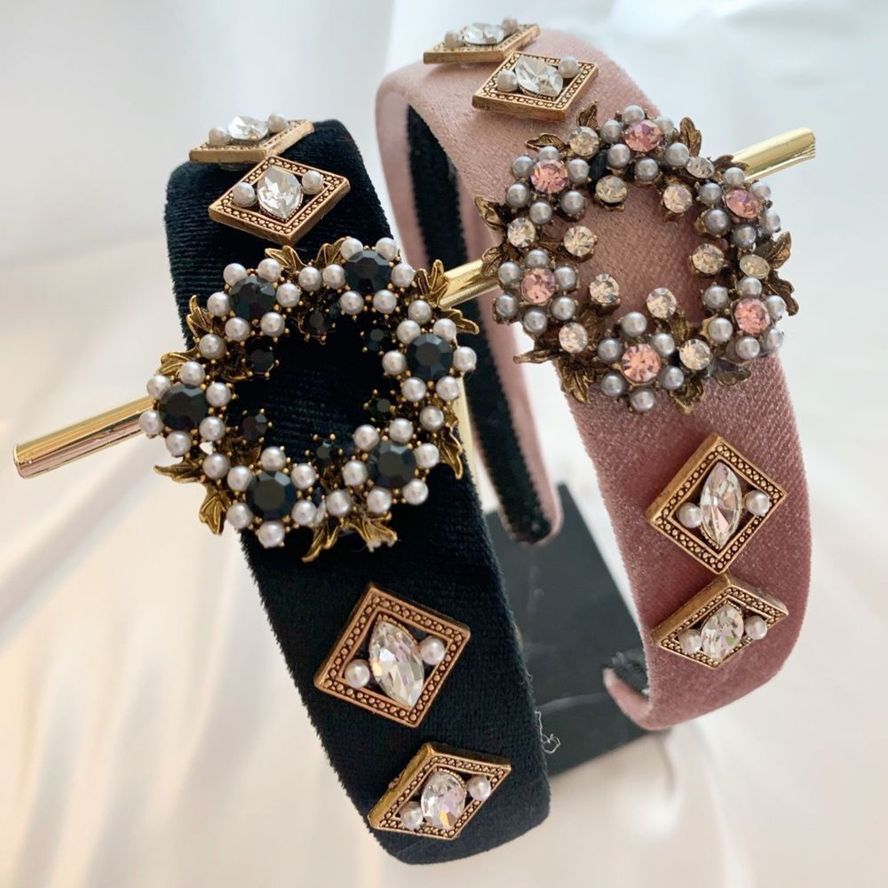 AMY Jewels & Pearls Velvet Headband - 1 Piece